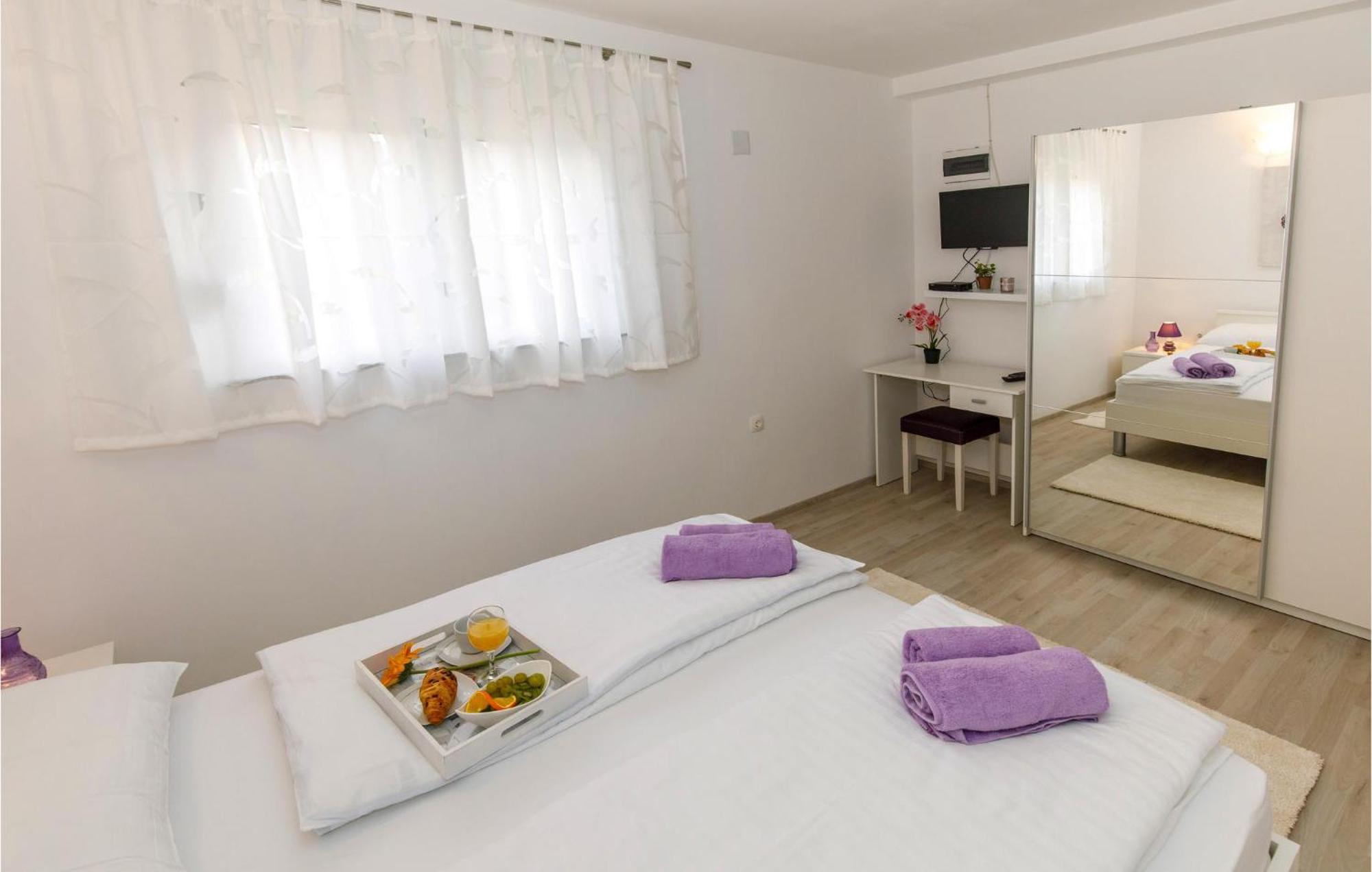 Gorgeous Home In Knin With Kitchen Kovacic Eksteriør billede